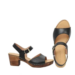 Amy Clogs — Black