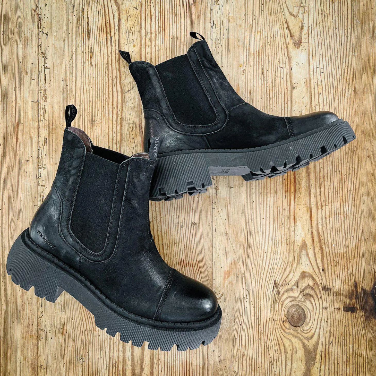 Aretha Chelsea boots — Black