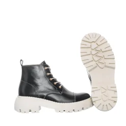Aretha Laced boots — Black