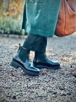 Cecilia Chelsea boots — Black