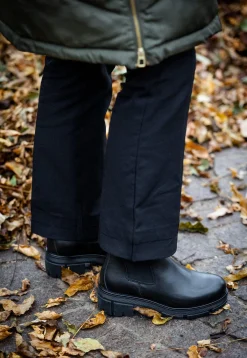 Cecilia Chelsea boots — Black