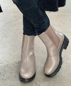 Cecilia Chelsea boots — Taupe