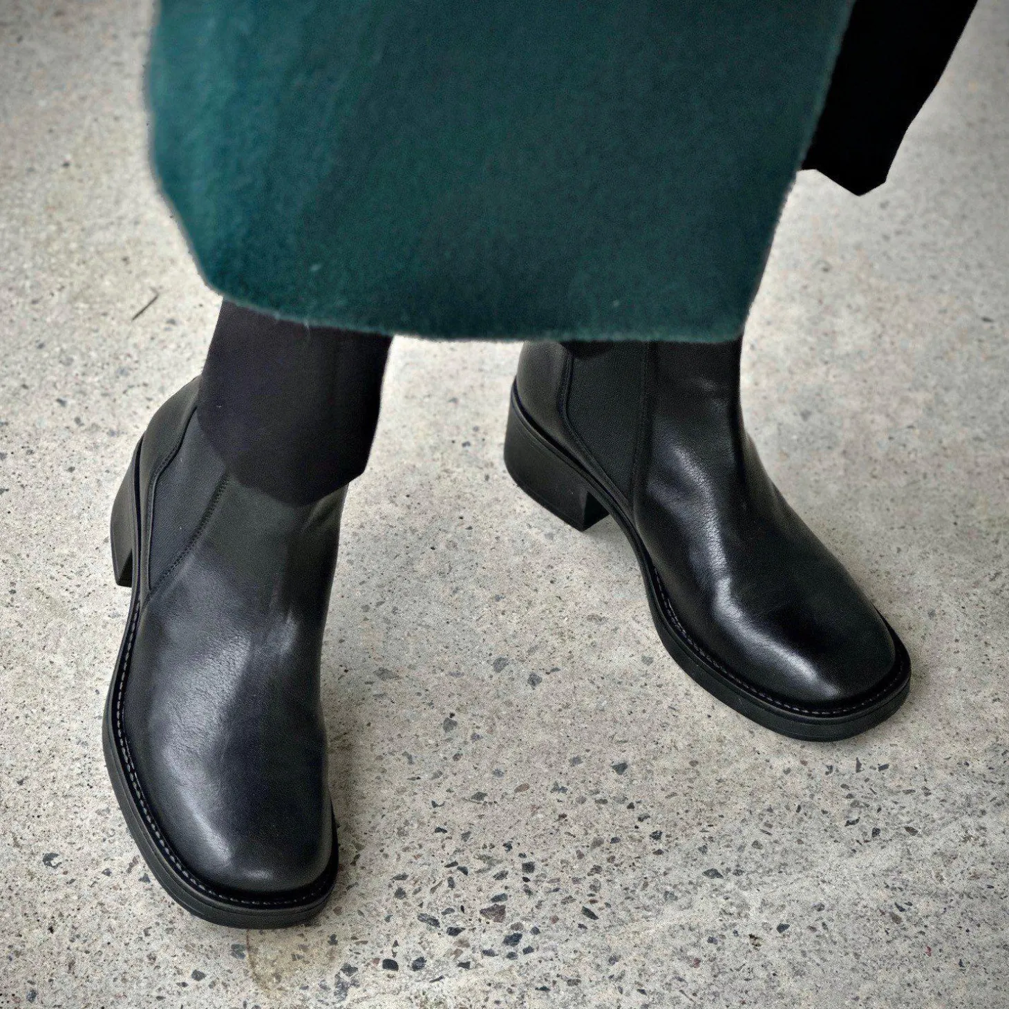 Ingrid Chelsea boots — Black