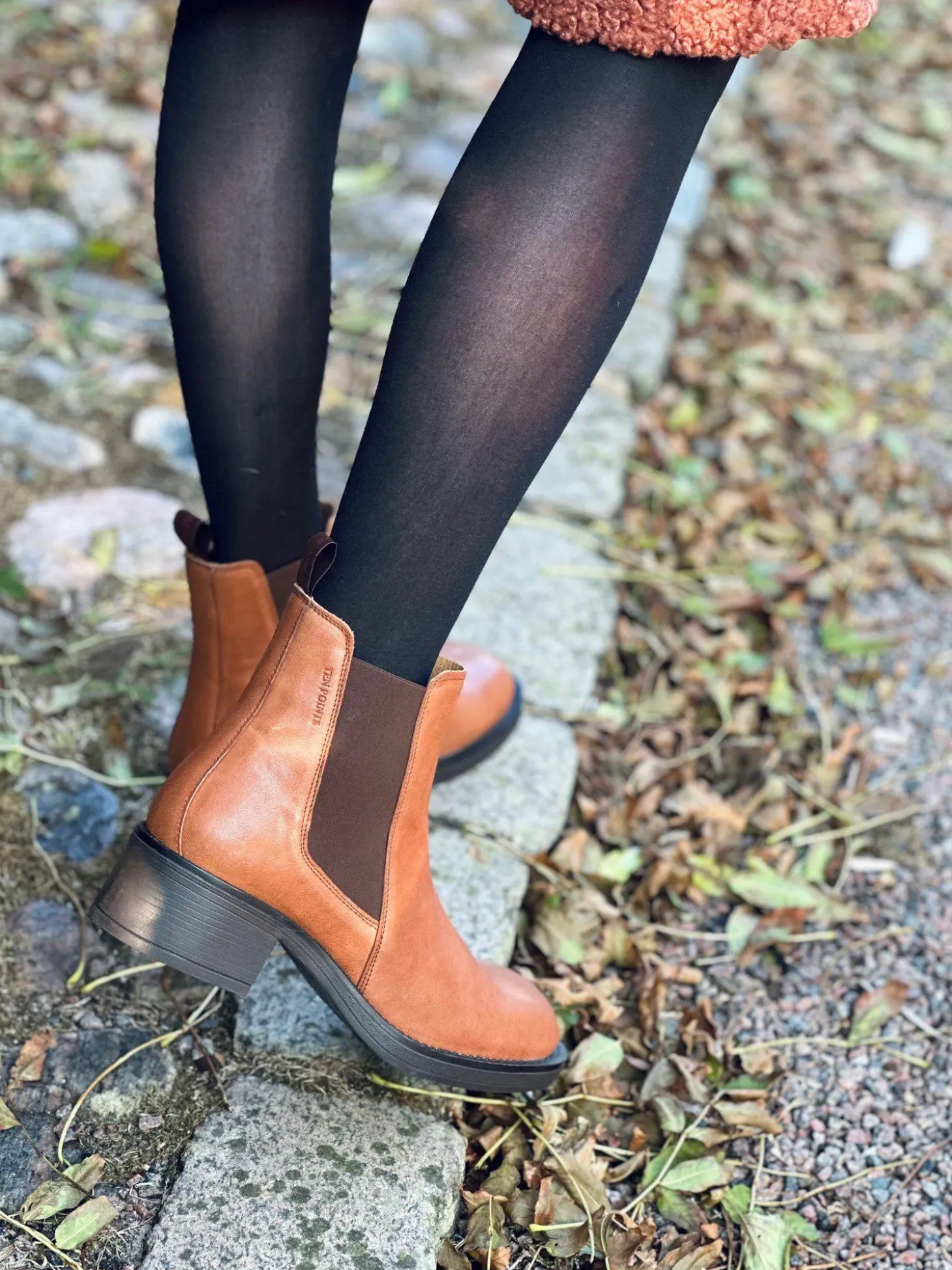 Ingrid Chelsea boots — Cognac
