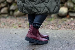 Larina Chelsea boots — Red