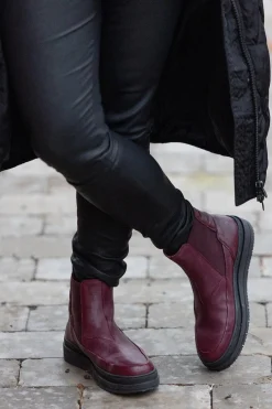 Larina Chelsea boots — Red