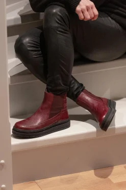 Larina Chelsea boots — Red
