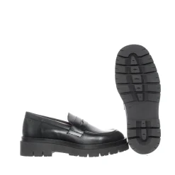 Margaret Loafers — Black