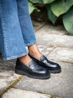 Margaret Loafers — Black