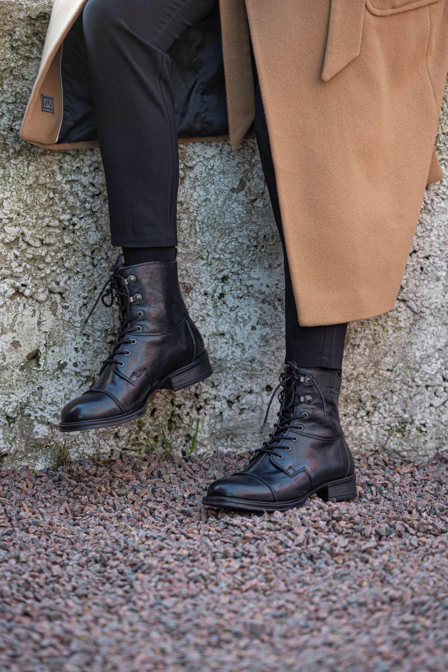 Pandora Laced boots — Black