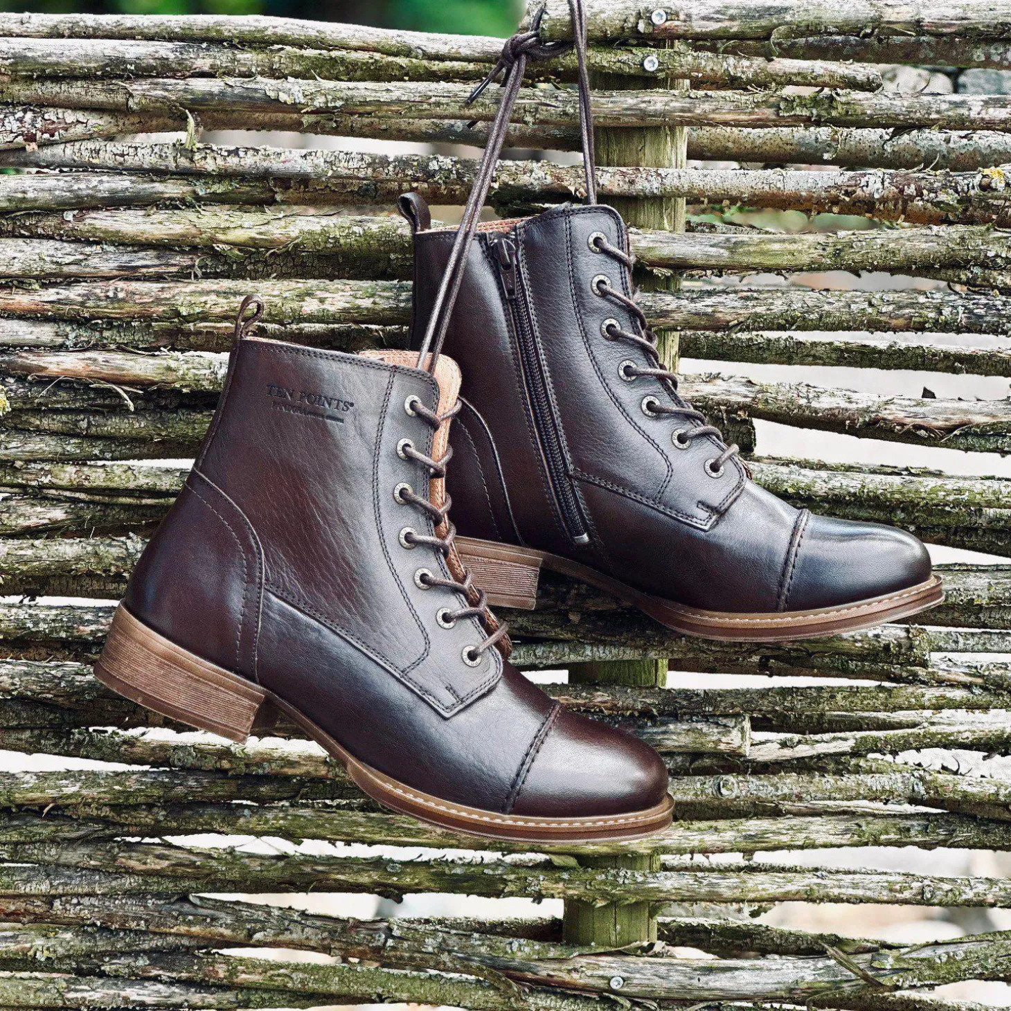 Pandora Laced boots — Brown