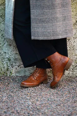 Pandora Laced boots — Cognac