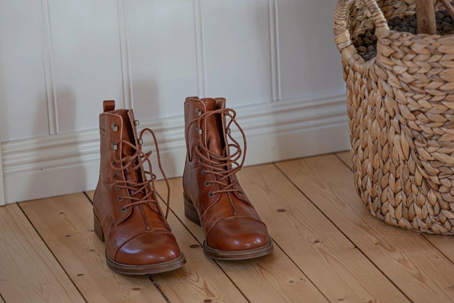 Pandora Laced boots — Cognac