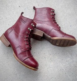 Pandora Laced boots — Dark red
