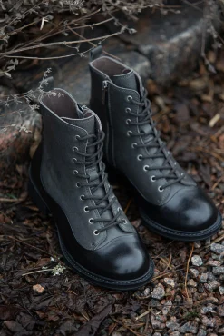 Pandora Laced boots — Grey