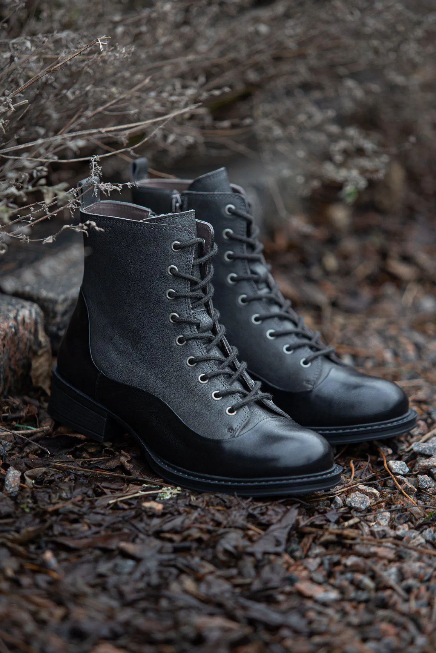 Pandora Laced boots — Grey