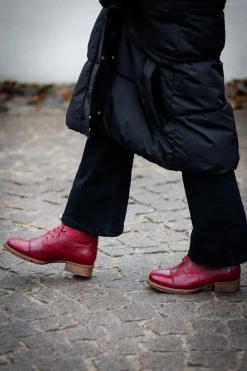 Pandora Laced boots — Sundried Tomato