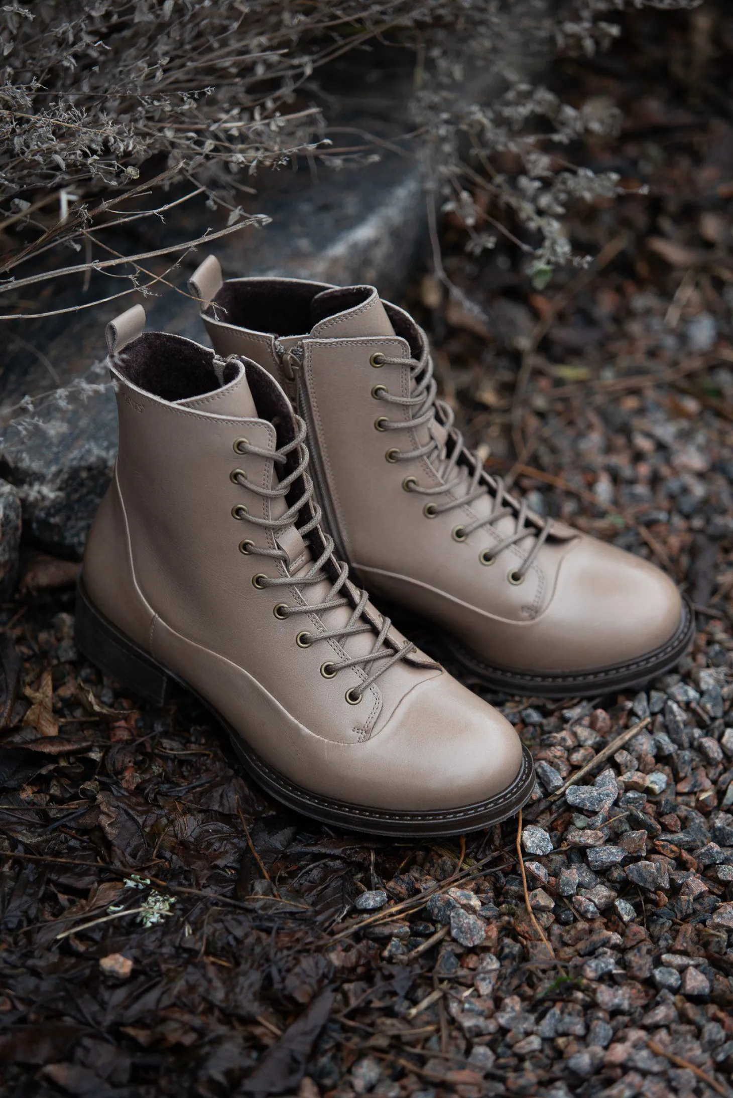 Pandora Laced boots — Taupe