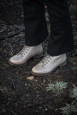 Pandora Laced boots — Taupe
