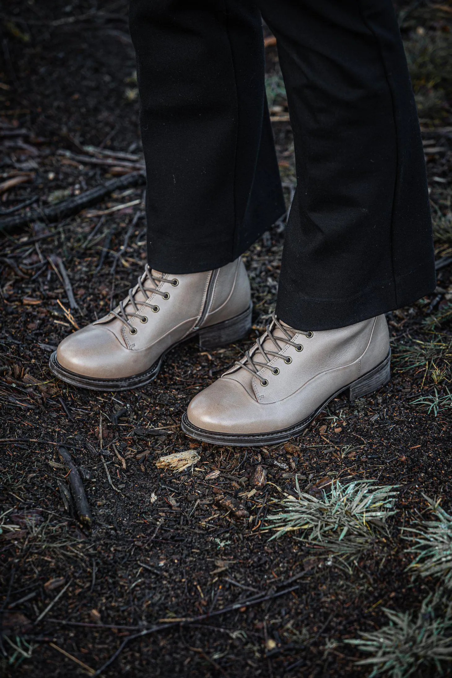 Pandora Laced boots — Taupe