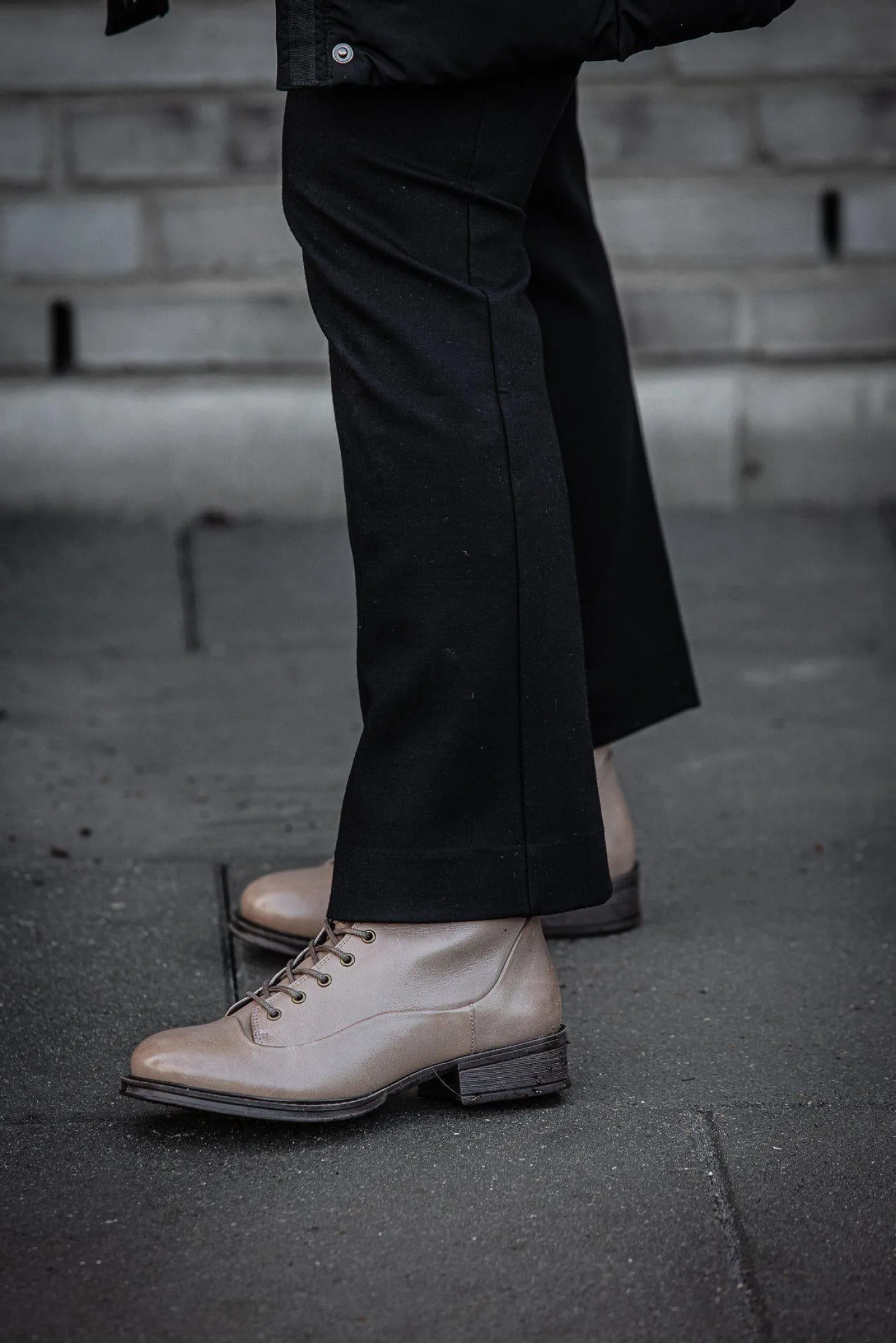 Pandora Laced boots — Taupe