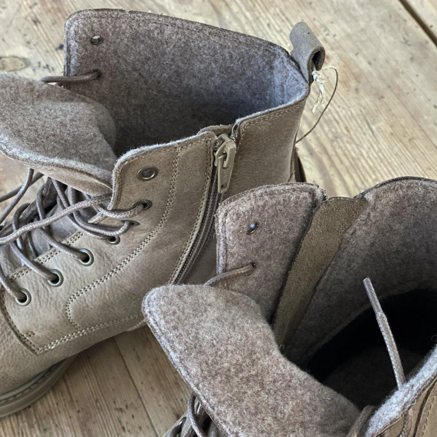 Pandora Laced boots — Taupe